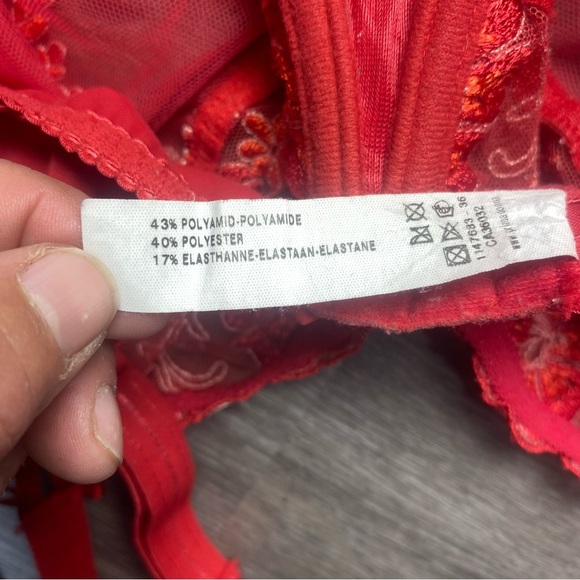 Title:
Prima Donna Red Floral Embroidered Bra 34E Vintage Discontinued - Picture 6 of 8